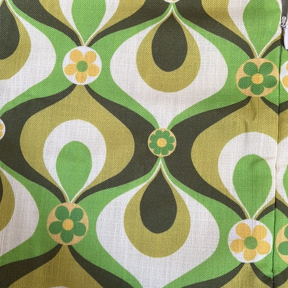 Vintage Inspired Carnaby Lime Mini Skirt with Flower Belt Buckle - Picture 4 of 5